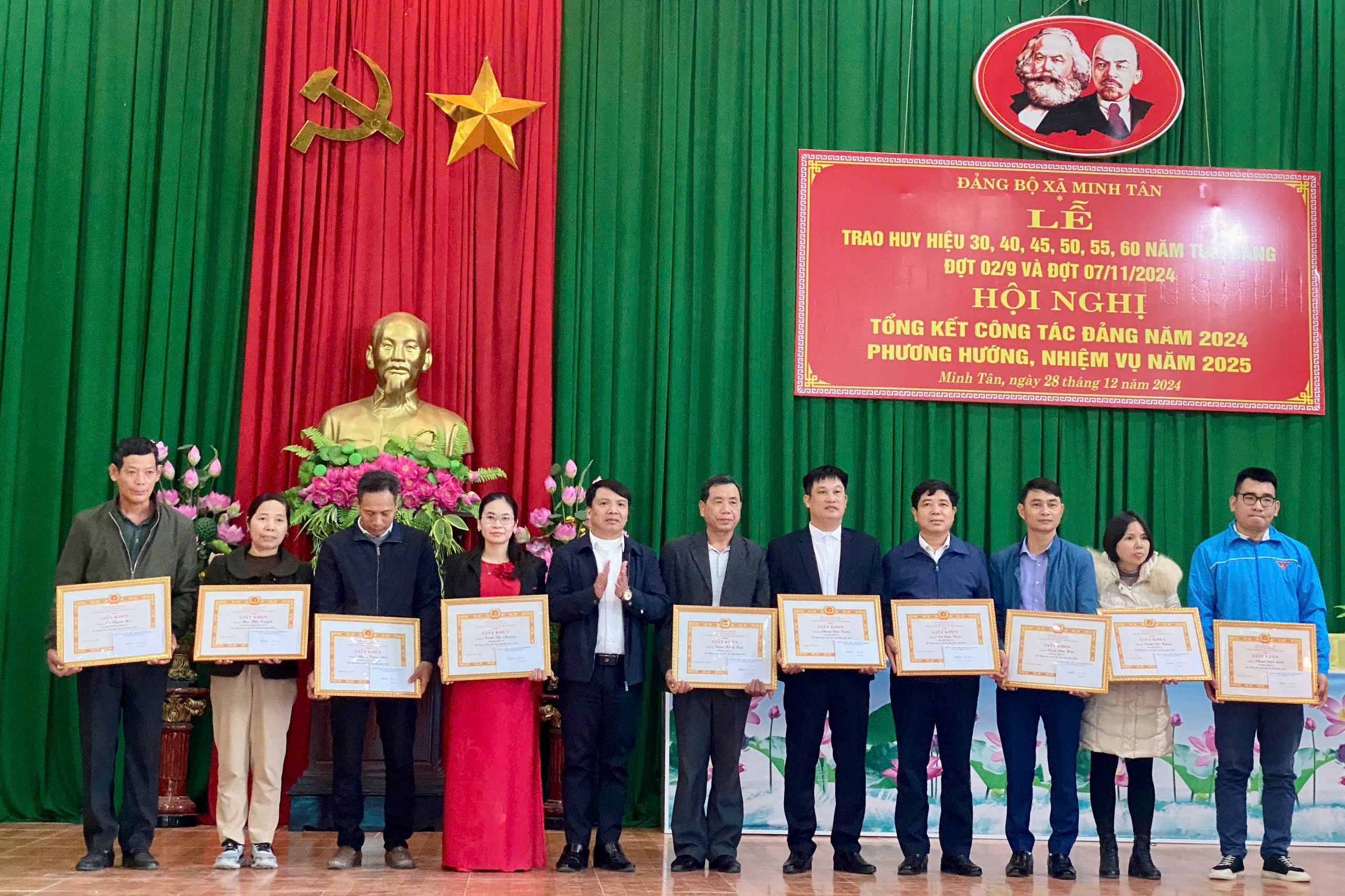 Anh-tin-bai